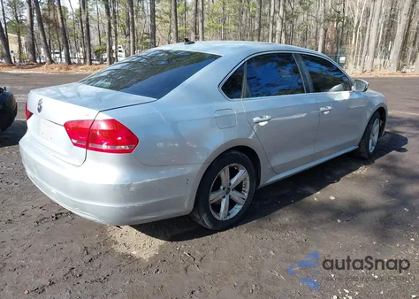 2013 Volkswagen Passat 2.5L Se z USA, uszkodzony, nr VIN 1VWBH7A38DC052903